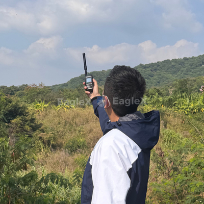1500m-2000m Cảnh báo sớm Máy dò máy bay không người lái FPV cầm tay Phát hiện 800MHz 1500MHz 2400MHz 5800MHz