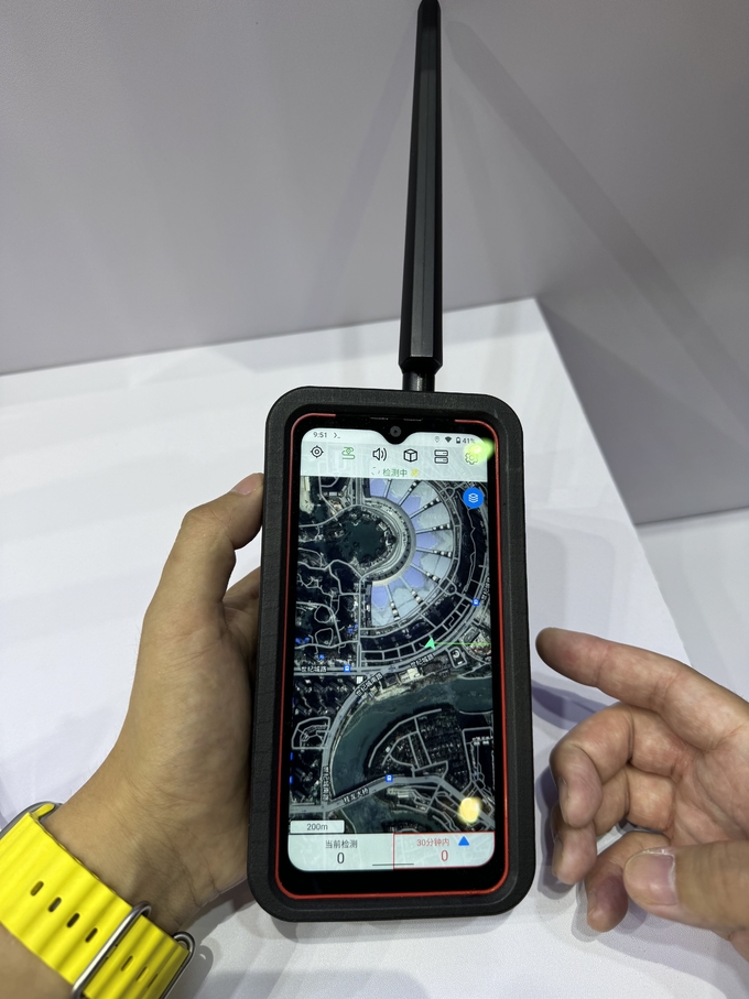 900MHz 2.4GHz 5.8GHz 3000Mhz Máy dò máy bay không người lái cầm tay 3KM 0