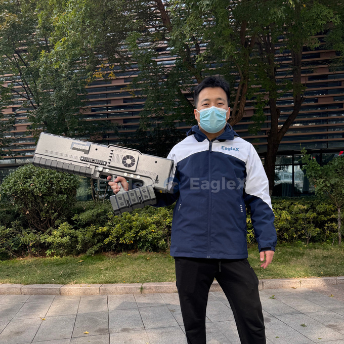 Thiết bị phòng thủ máy bay không người lái cầm tay 1-3KM FPV Drone Jammer với máy dò phát hiện 5KM 0