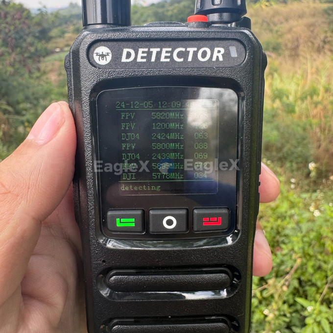 1500m-2000m Cảnh báo sớm Máy dò máy bay không người lái FPV cầm tay Phát hiện 800MHz 1500MHz 2400MHz 5800MHz 0
